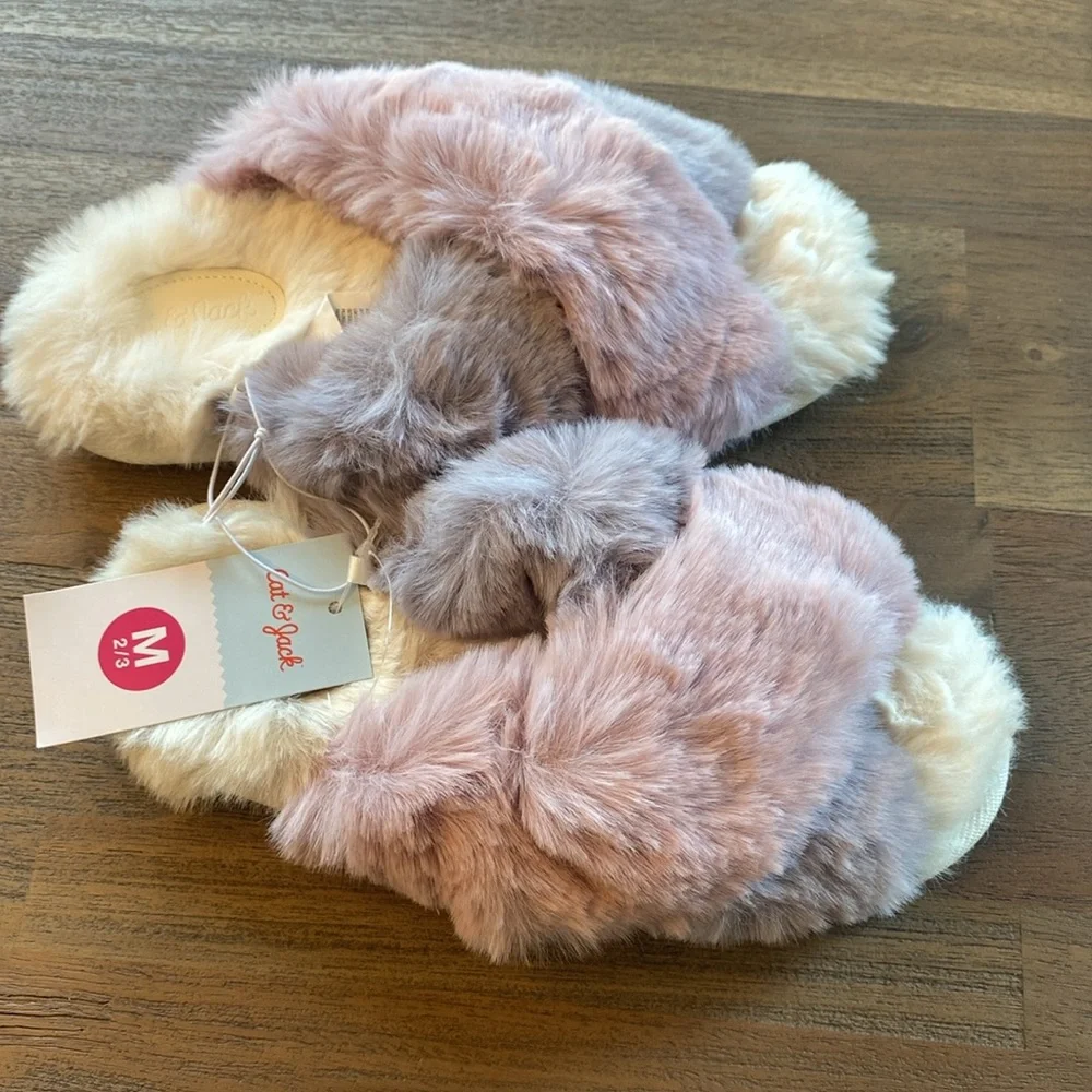 🎈Cat & Jack Youth Girls' Blush Brooklyn Crossband Fur Slippers, Medium 2/3, New